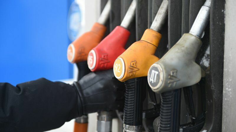 Бензин в США стал дешевле, чем в России на один цент