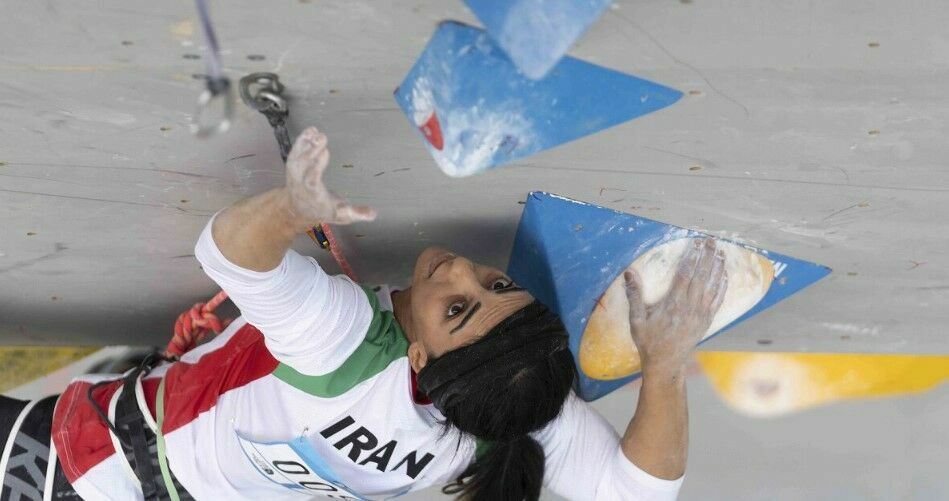 Иранскую скалолазку не будут наказывать за участие в турнире без хиджаба