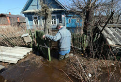 В Подмосковье затопило 8 дорог, мост, детский дом и три сотни участков