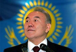 Назарбаев не принял статус лидера нации
