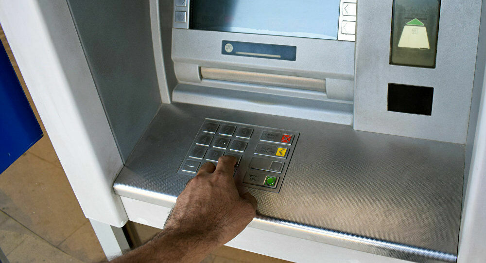 Исследование: россияне чаще всего используют банкомат для внесения наличных