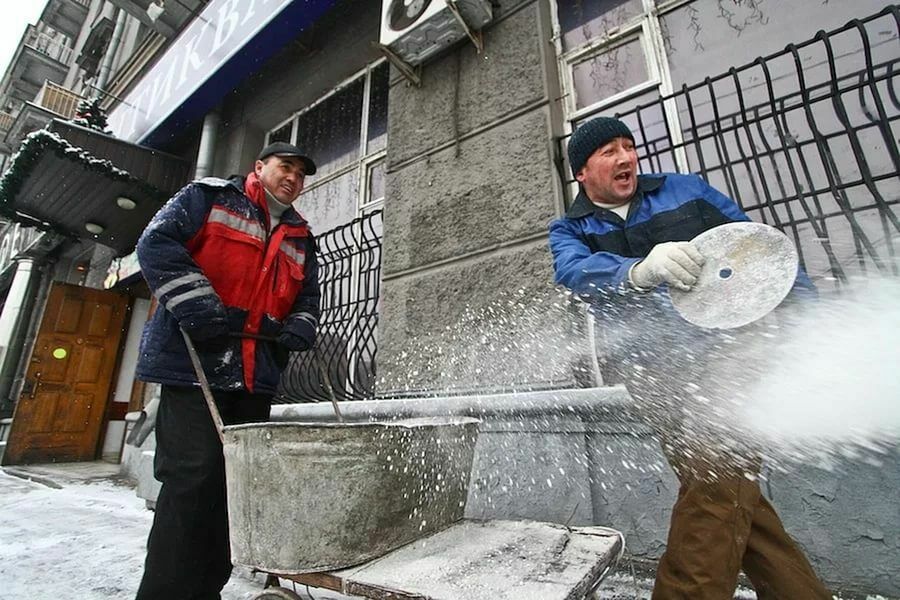 Производитель реагентов: белые "кристаллы" на улицах Москвы - не соль, а мрамор