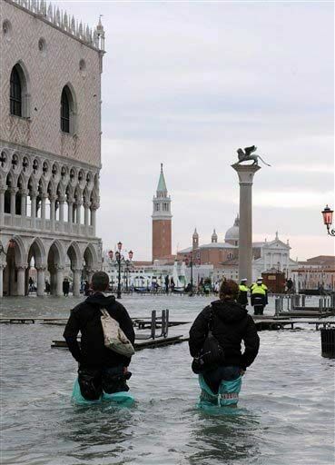 «Высокие приливы» опять затопили  Венецию