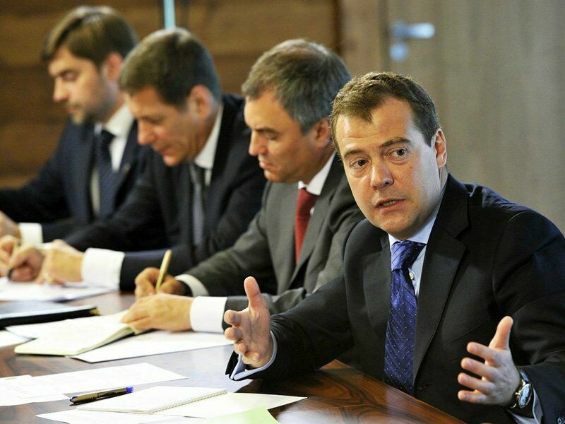 Песков: решение об отставке правительства принял Медведев, а не Путин