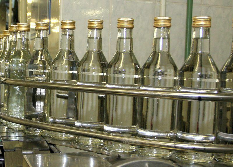 Минимальная розничная цена поллитровки водки увеличилась на 15 рублей