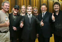 Медведев пообщался с кумирами детства - группой Deep Purple