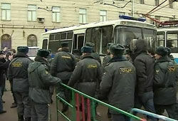 Центр Москвы заполнен полицейскими автобусами