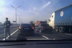 Водитель Lexus напал на журналиста «Новой» - ведется проверка