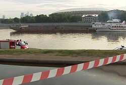 Семь человек погибли при столкновении катера с баржей в Москве