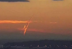 Неизвестную ракету запустили в воздух у берегов Калифорнии (ВИДЕО)