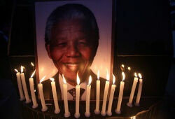 В ЮАР проходит церемония погребения Нельсона Манделы