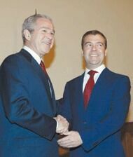 Буш поздравил Медведева с президентством