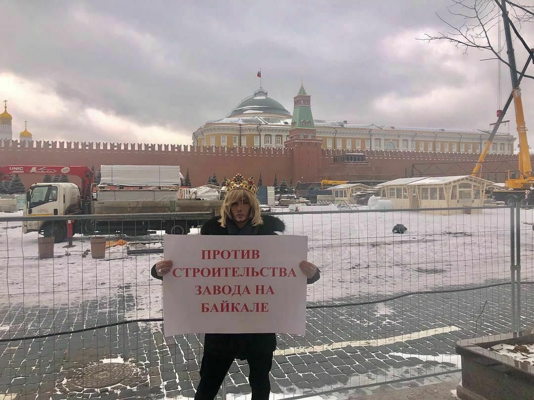 Сергей Зверев вышел с пикетом к стенам Кремля