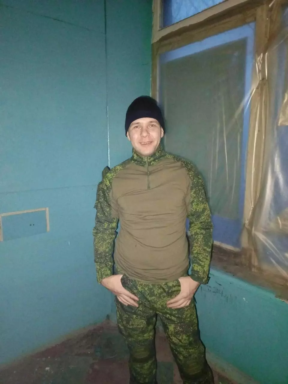 Малышев публикует фото в военной форме через соцсети