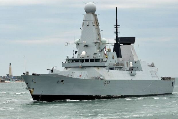 Великобритания направит в Персидский залив эсминец