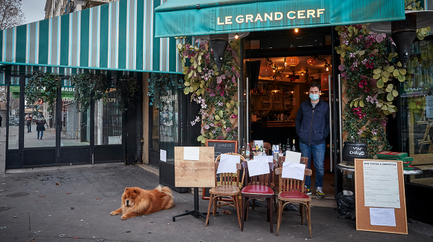 Рестораны во Франции открываются, а работников нет