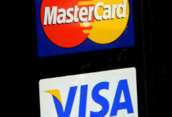 Visa и MasterCard не обслуживают клиентов СМП Банка и «АБ «Россия»