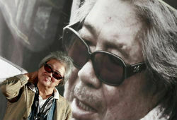 Режиссер Вакамацу, впавший в кому после ДТП с такси, скончался в Токио