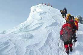 Власти Китая закрыли Эверест для туристов