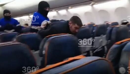 Задержание пассажира самолета "Сургут-Москва"