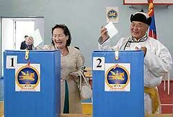 Монголию возглавит демократ Цахиагийн Элбэгдорж