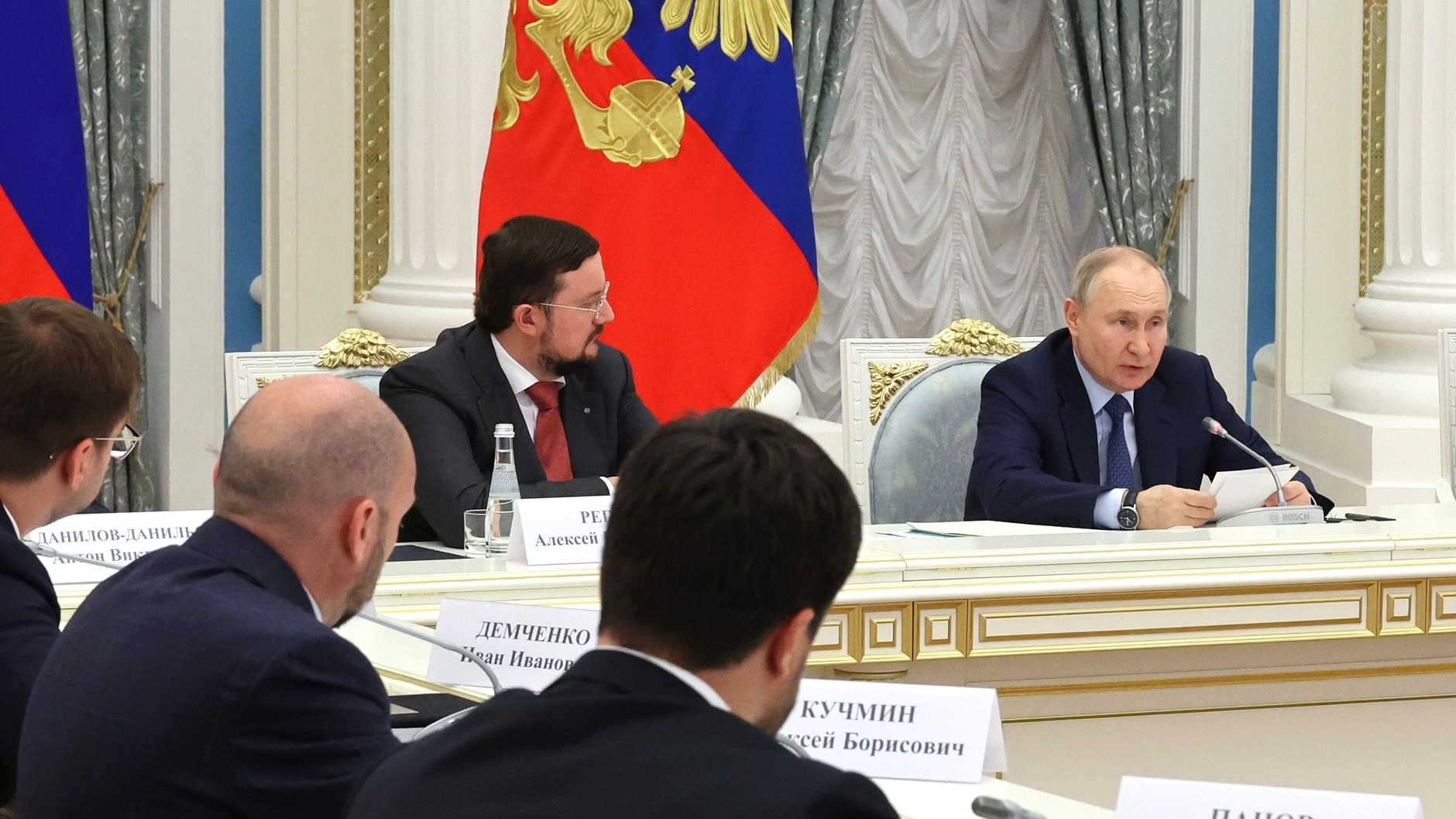 Путин пообещал улучшить деловой климат в стране