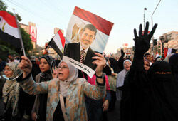 Свергнутый президент Египта Мурси арестован еще на 15 суток