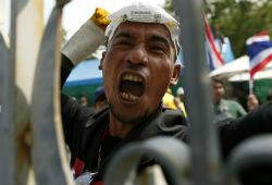 Тайские оппозиционеры обесточили Дом правительства
