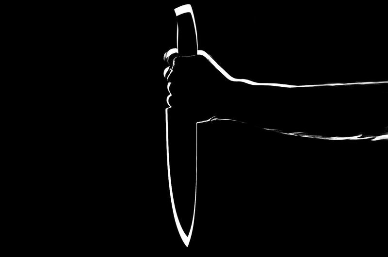В Германии местный житель напал с ножом на полицейского