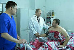 Владимир Путин посетил раненых при взрывах в Волгограде