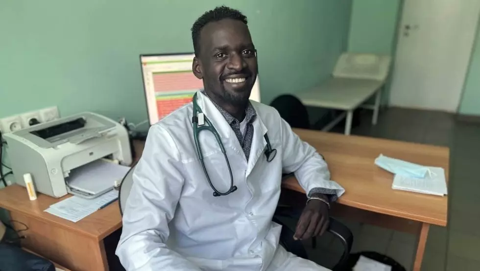 Абделмалик Мохамед Ариф Абдалла из Судана работает в поликлинике №2 в Лыткарино терапевтом