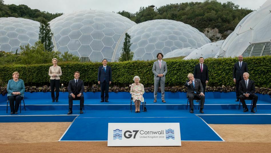 Униформа Ангелы Меркель: что означает цвет пиджака немецкого канцлера на саммите G7