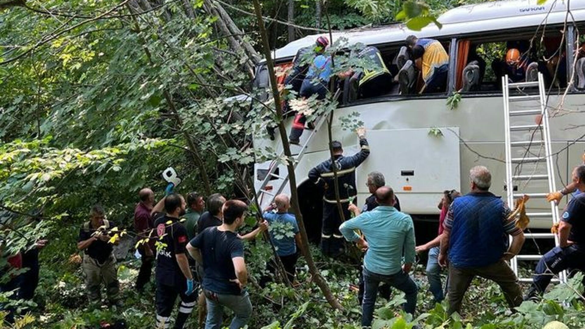 Два человека погибли в аварии с туристическим автобусом в Турции