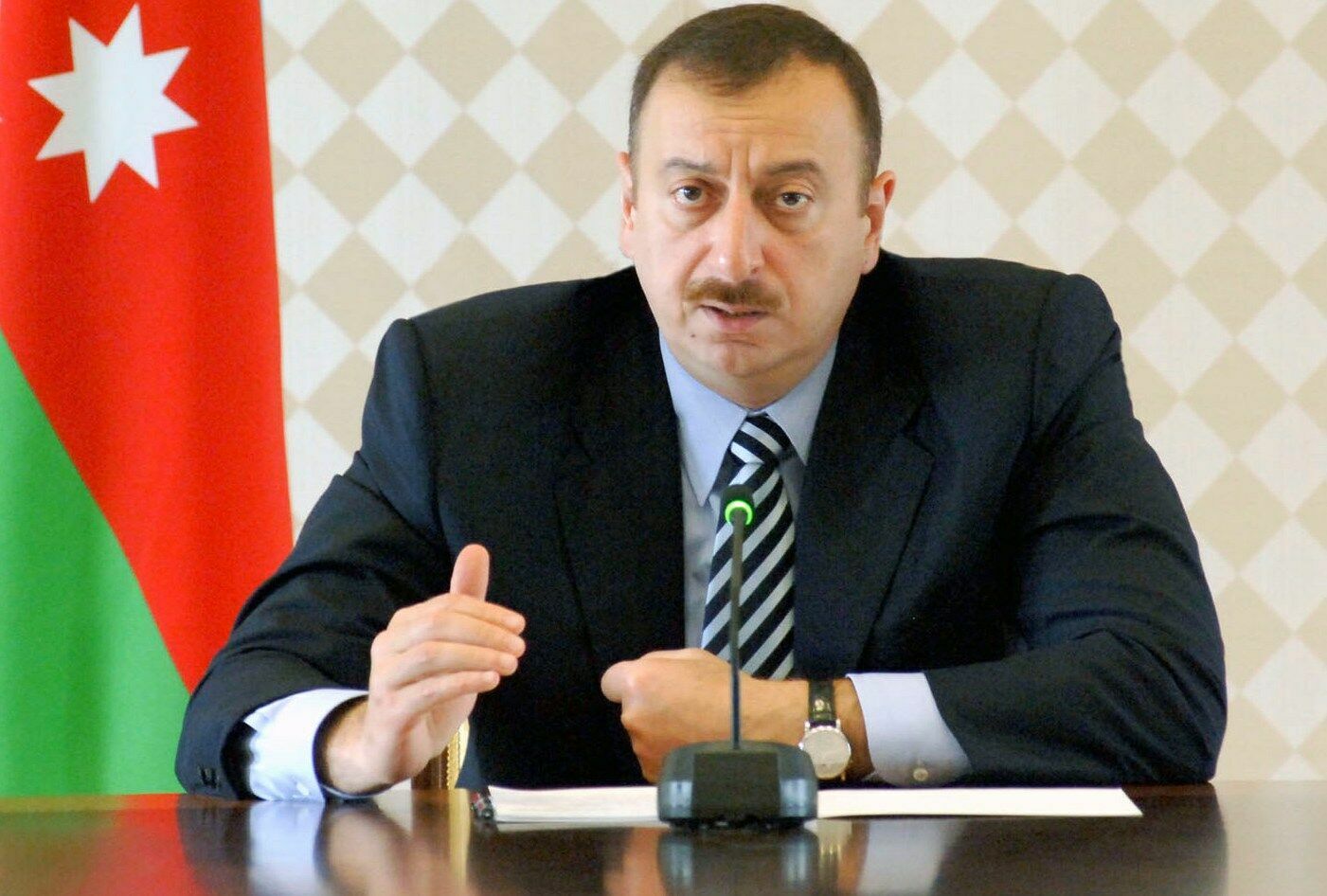 Алиев: конфликт в Карабахе можно решить только военным путем