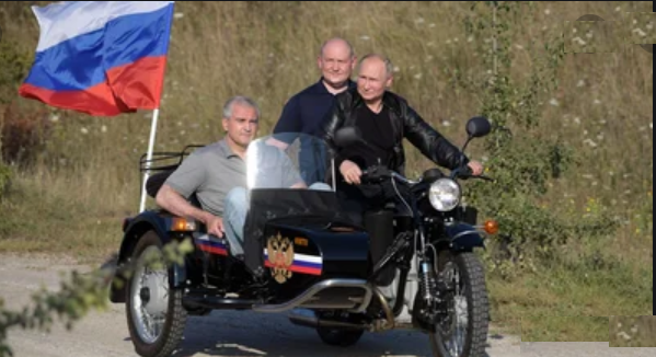 МИД Украины назвал поездку президента Путина в Крым "незаконным визитом"