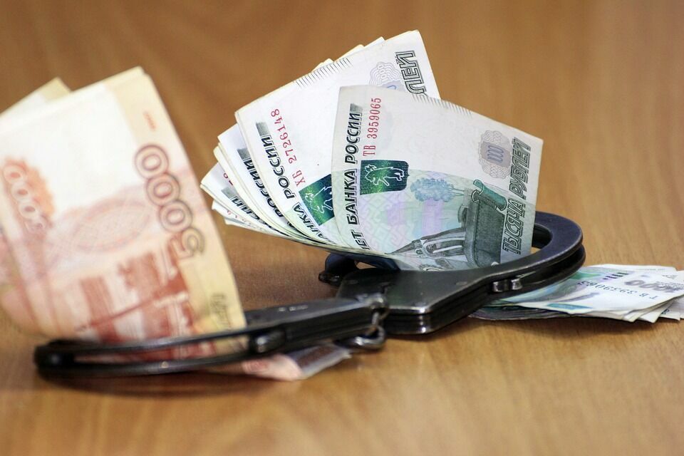 В получении крупной взятки подозревают чиновника налоговой службы в Ростове-на-Дону