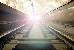 Женщина упала на рельсы в московском метро
