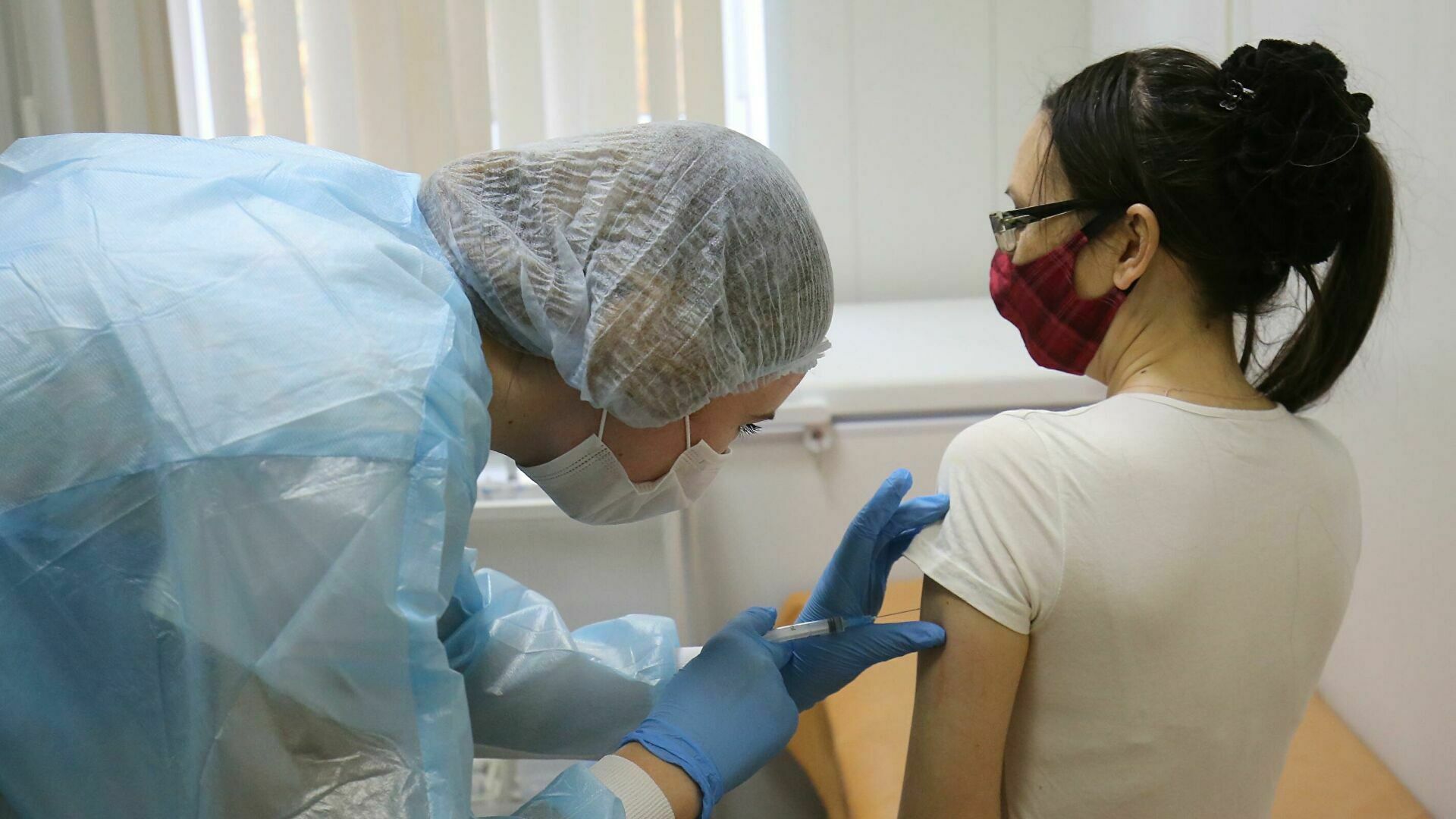 В Якутии вакцинацию против коронавируса сделали обязательной
