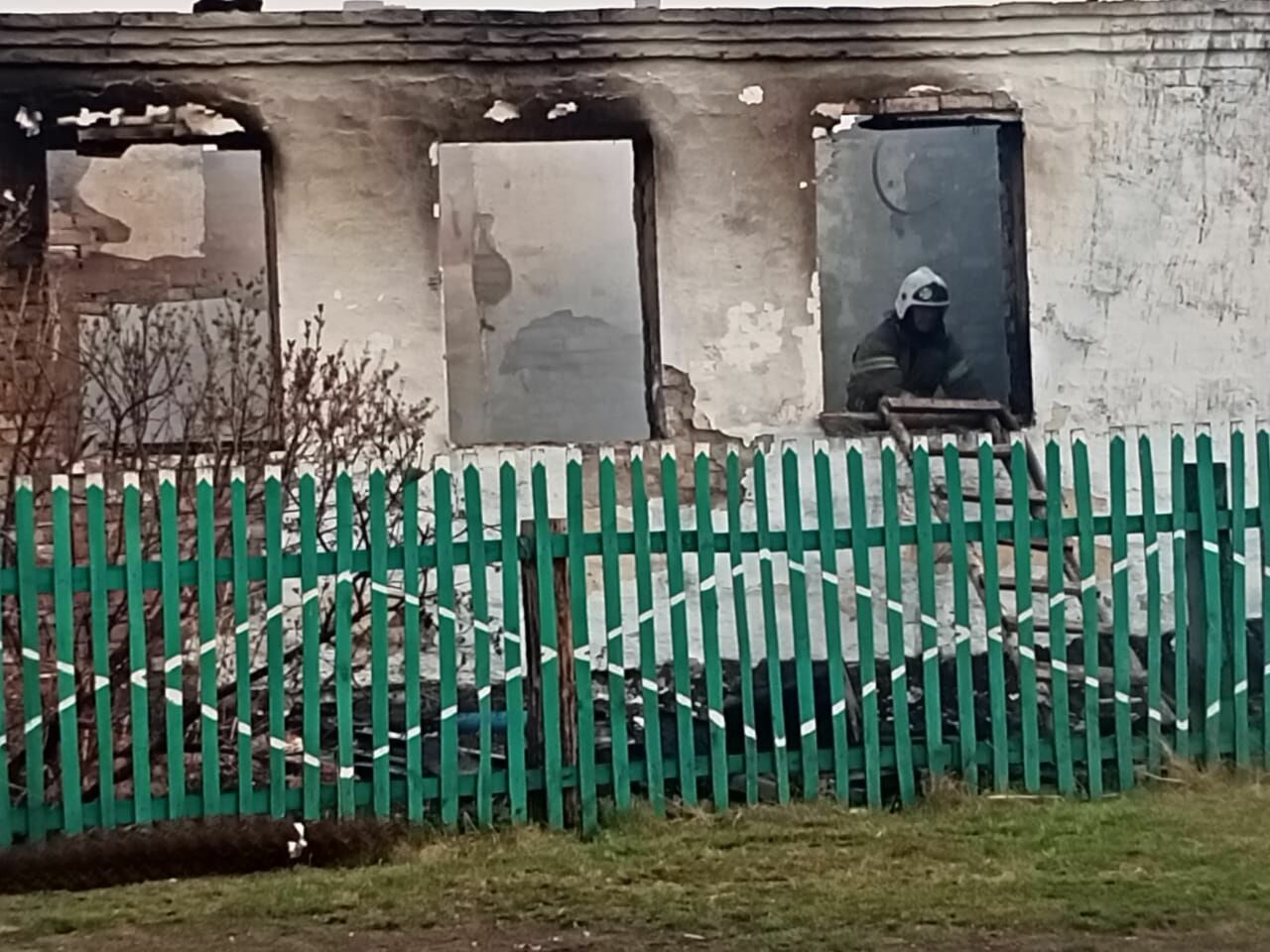 Власти Омской области решили не строить дома жителям сгоревшей деревни