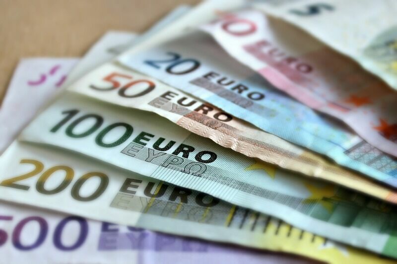 Курс евро на Московской бирже превысил 63 рубля