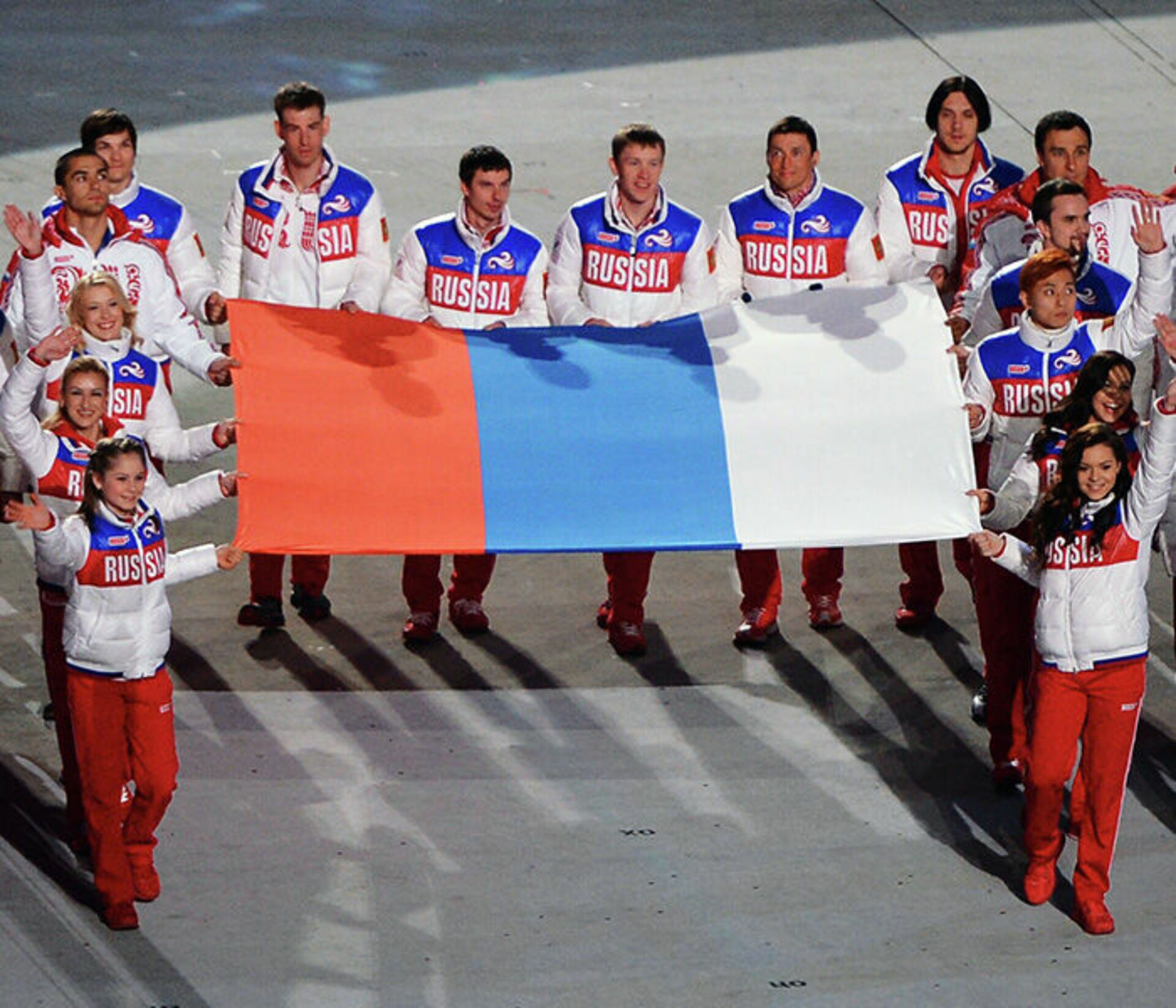 Команда представляющая страну. Спонсоры Олимпийских игр 2014. Олимпийские игры в России Спонсоры.