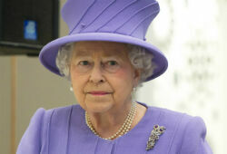 Британская королева направила личные средства жертвам тайфуна «Хайянь»