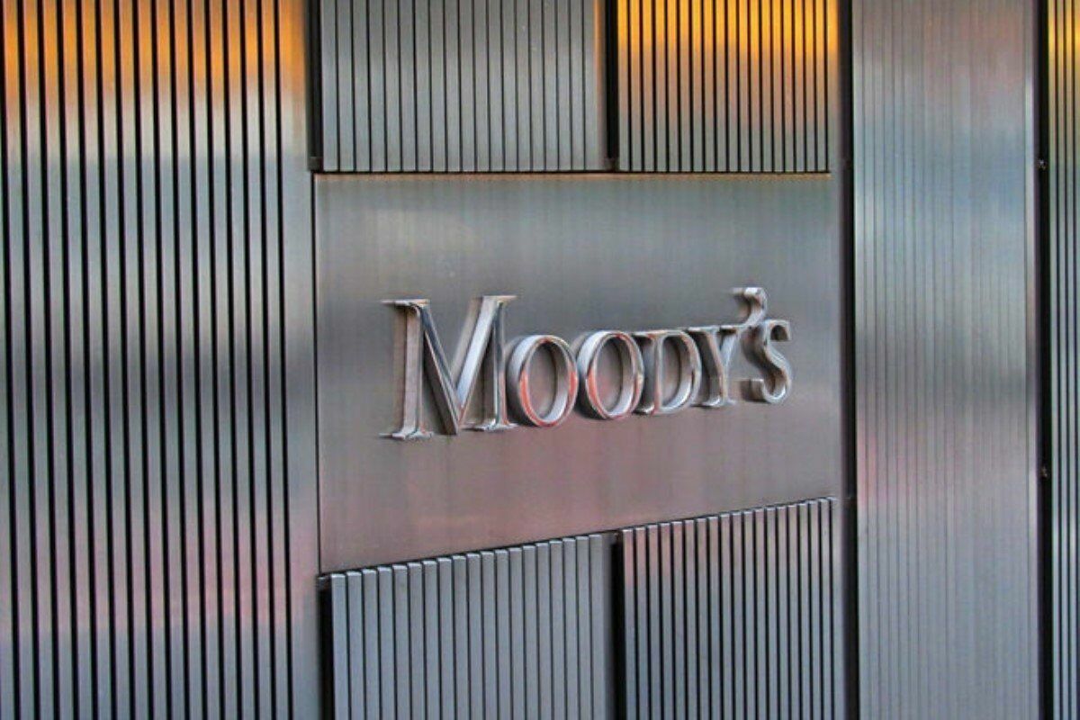 Moody’s снизил рейтинг РФ, допустив ее отключение от SWIFT