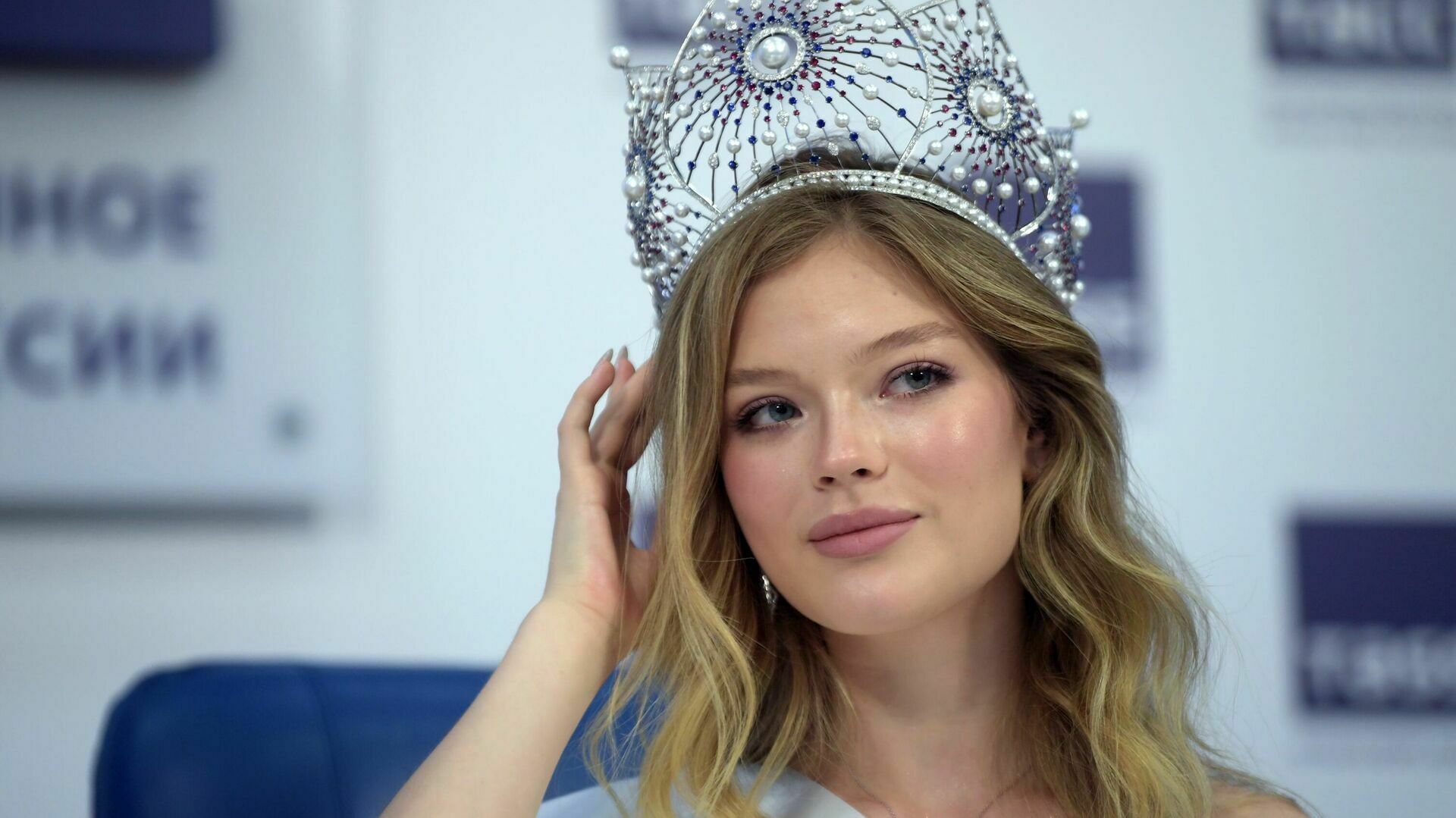 "Мисс Украины" потребовала отстранить россиянку от конкурса "Мисс Вселенная"