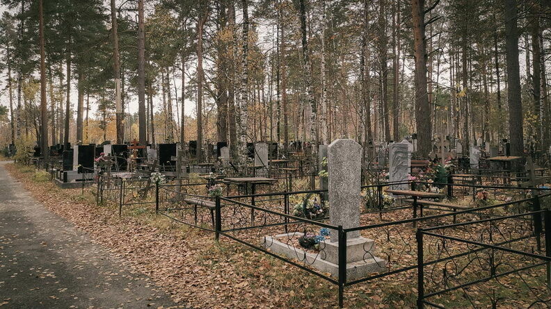 В Воронеже подростки осквернили могилы на одном из местных кладбищ