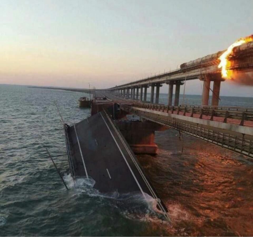 НАК: на Крымском мосту произошел подрыв  грузового автомобиля