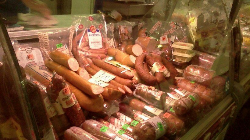 «Коммерсантъ»: производители просят поднять цену на колбасу