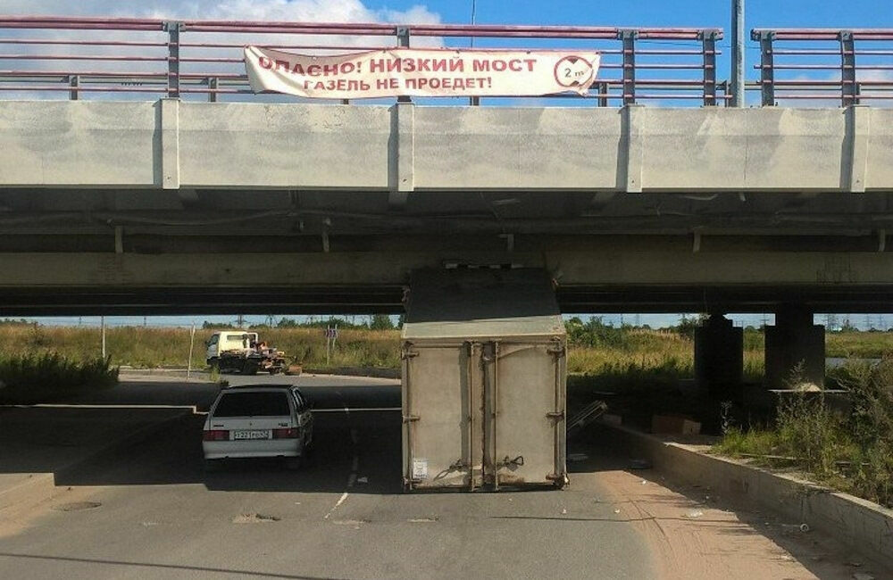 Жертвами «Моста глупости» под Питером стали уже 145 автомобилей