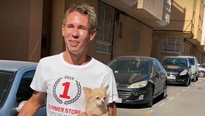 В одиночестве с собакой: Алексей Панин рассказал, как ему живется в Испании