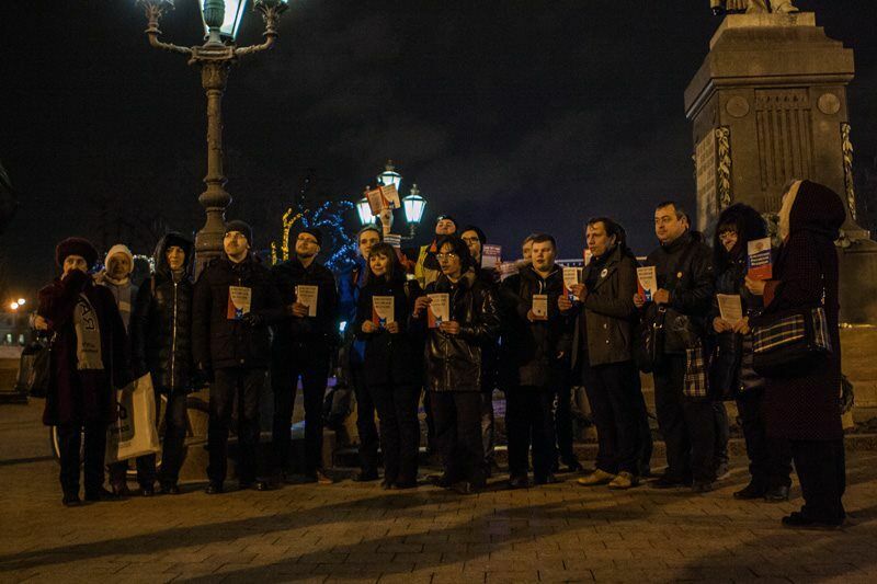 Почитать вслух Конституцию РФ на Красной площади стоило 35 тысяч рублей